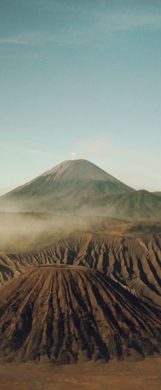 Photo d'une montagne dans un paysage désertique